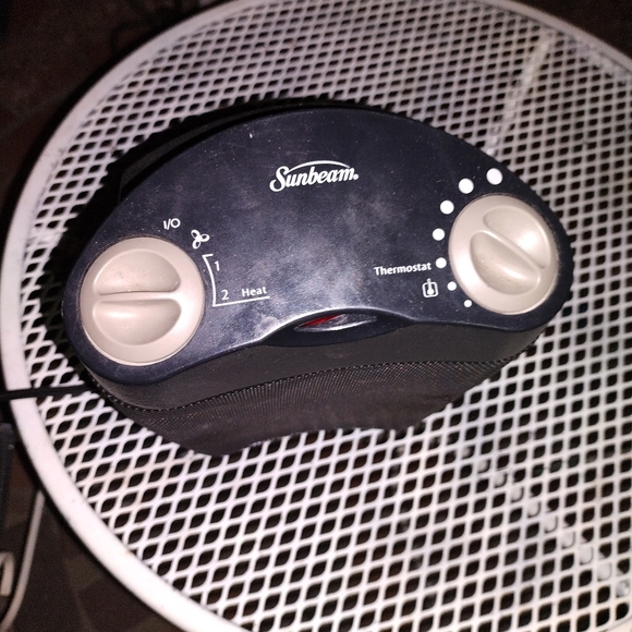 Sunbeam ceramic heater small - Picture 2 of 3